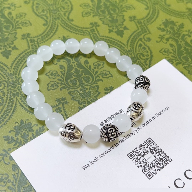G*u*i bracelets